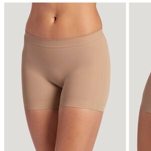 Jockey® Skimmies® Short Length Slipshort smoothing NWT